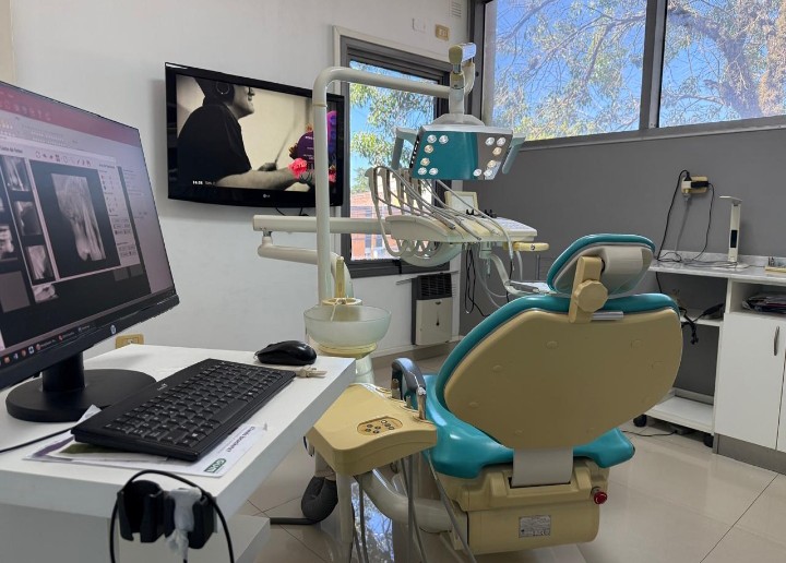 Consultorio Odontológico Moderno Dr. Francisco Cuminetti en Paraná